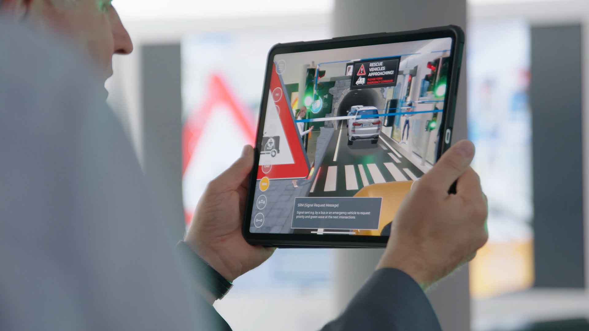 Mit der SWARCO Traffic World AR App können Besucher modernes Verkehrsmanagement ganz einfach verstehen lernen.